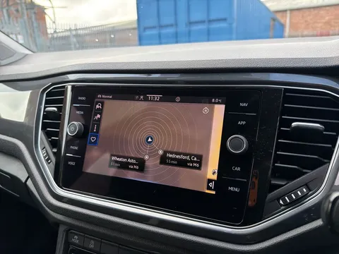 DV71XTC Volkswagen T-Roc 1.5 TSI EVO SEL 5dr DSG Thumbnail #17