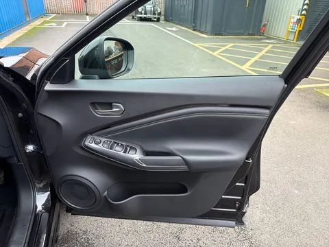 DX73ZGC Nissan Juke 1.6 Hybrid Tekna 5dr Auto Thumbnail #18