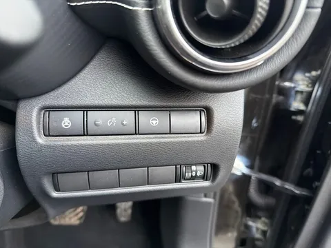 DX73ZGC Nissan Juke 1.6 Hybrid Tekna 5dr Auto Thumbnail #24