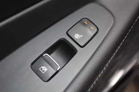 DF22JVC Hyundai Santa Fe 1.6 TGDi Hybrid Ultimate 5dr 4WD Auto Thumbnail #16