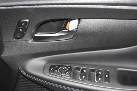 DF22JVC Hyundai Santa Fe 1.6 TGDi Hybrid Ultimate 5dr 4WD Auto Thumbnail #20