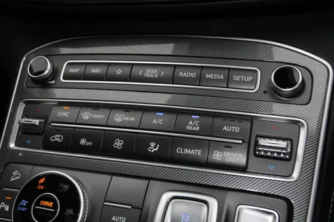 DF22JVC Hyundai Santa Fe 1.6 TGDi Hybrid Ultimate 5dr 4WD Auto Thumbnail #34