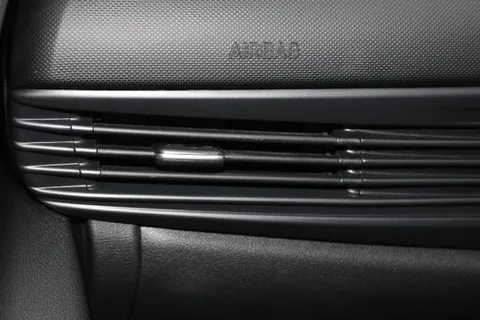 WG72UWP Hyundai i20 1.0T GDi 48V MHD Premium 5dr DCT Thumbnail #10