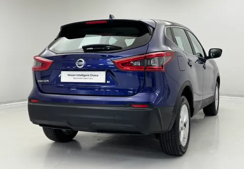 8 of 35 for Nissan Qashqai 1.3 DiG-T Acenta Premium 5dr