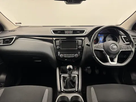 3 of 35 for Nissan Qashqai 1.3 DiG-T Acenta Premium 5dr