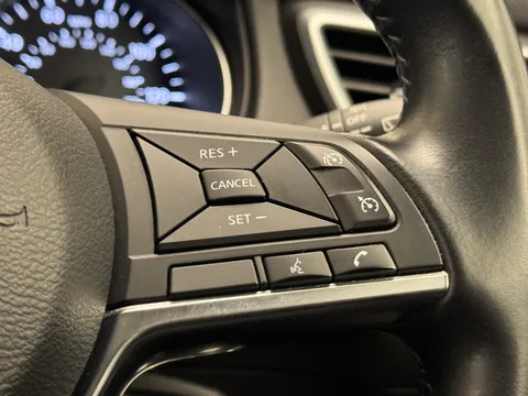 24 of 35 for Nissan Qashqai 1.3 DiG-T Acenta Premium 5dr