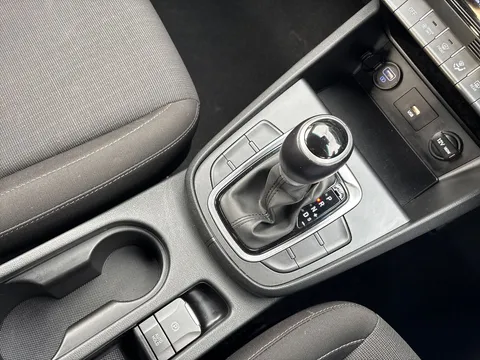 MA22PDV Hyundai Kona 1.6 GDi Hybrid SE Connect 5dr DCT Thumbnail #13