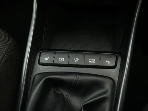 EN21XKP Hyundai i20 1.0T GDi 48V MHD Premium 5dr Thumbnail #20