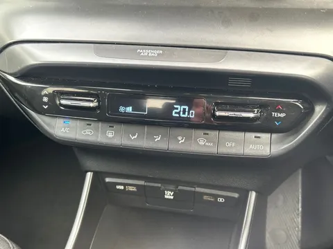 EN21XKP Hyundai i20 1.0T GDi 48V MHD Premium 5dr Thumbnail #24