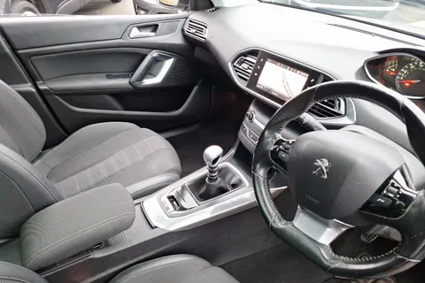 KJ19DXS Peugeot 308 1.2 PureTech 130 Allure 5dr Thumbnail #13