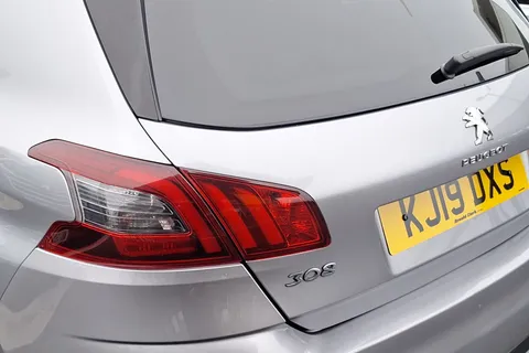 KJ19DXS Peugeot 308 1.2 PureTech 130 Allure 5dr Thumbnail #17