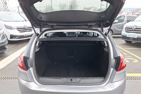 KJ19DXS Peugeot 308 1.2 PureTech 130 Allure 5dr Thumbnail #20