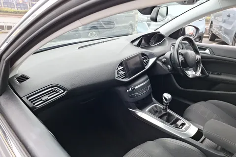 KJ19DXS Peugeot 308 1.2 PureTech 130 Allure 5dr Thumbnail #30