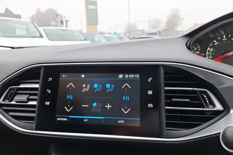 KJ19DXS Peugeot 308 1.2 PureTech 130 Allure 5dr Thumbnail #35