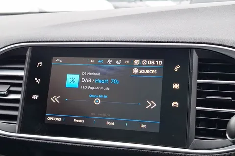 KJ19DXS Peugeot 308 1.2 PureTech 130 Allure 5dr Thumbnail #36