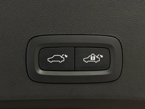 CF72EWG Volvo XC40 2.0 B4P Ultimate Dark 5dr Auto Thumbnail #32