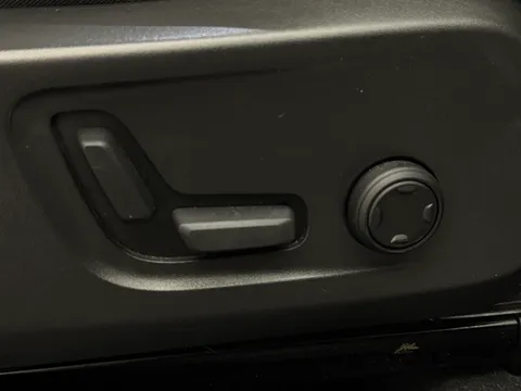 CF72EWG Volvo XC40 2.0 B4P Ultimate Dark 5dr Auto Thumbnail #20