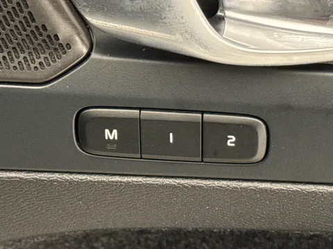 CF72EWG Volvo XC40 2.0 B4P Ultimate Dark 5dr Auto Thumbnail #22