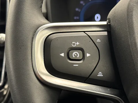 CF72EWG Volvo XC40 2.0 B4P Ultimate Dark 5dr Auto Thumbnail #23