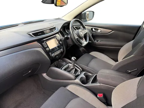 10 of 25 for Nissan Qashqai 1.2 DiG-T N-Connecta 5dr