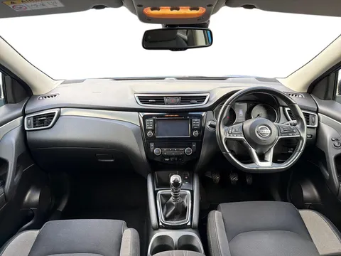 11 of 25 for Nissan Qashqai 1.2 DiG-T N-Connecta 5dr