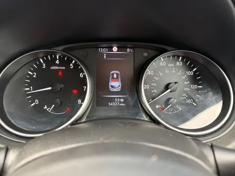 12 of 25 for Nissan Qashqai 1.2 DiG-T N-Connecta 5dr