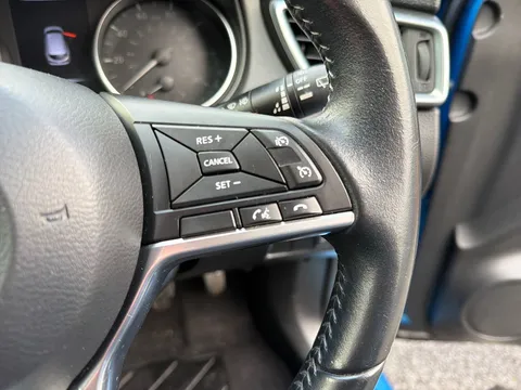 23 of 25 for Nissan Qashqai 1.2 DiG-T N-Connecta 5dr