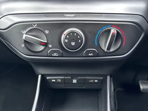 ML23XLC Hyundai i20 1.0T GDi 48V MHD SE Connect 5dr DCT Thumbnail #16