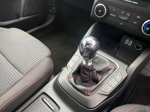 BT70WFC Ford Focus 1.0 EcoBoost Hybrid mHEV 125 ST-Line Edition 5dr Thumbnail #13