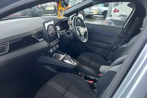 BL73HCA Renault Captur 1.6 E-Tech full hybrid 145 Engineered 5dr Auto Thumbnail #4