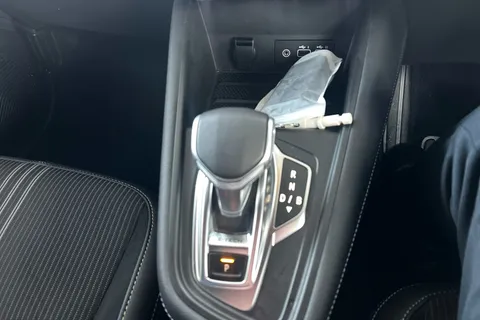 BL73HCA Renault Captur 1.6 E-Tech full hybrid 145 Engineered 5dr Auto Thumbnail #17