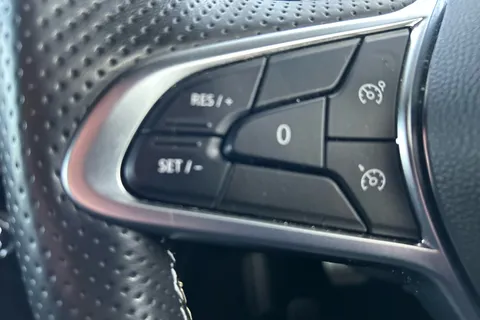 BL73HCA Renault Captur 1.6 E-Tech full hybrid 145 Engineered 5dr Auto Thumbnail #19