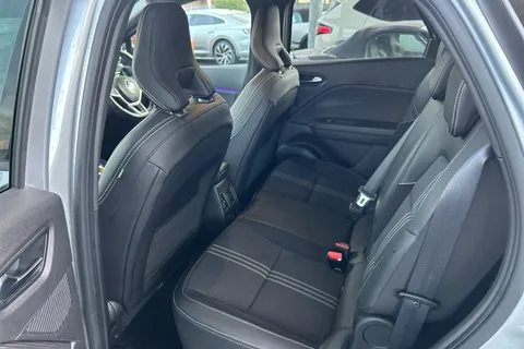 BL73HCA Renault Captur 1.6 E-Tech full hybrid 145 Engineered 5dr Auto Thumbnail #26