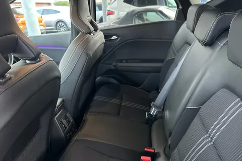 BL73HCA Renault Captur 1.6 E-Tech full hybrid 145 Engineered 5dr Auto Thumbnail #27