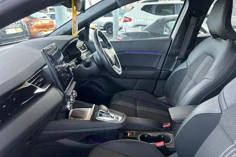 BL73HCA Renault Captur 1.6 E-Tech full hybrid 145 Engineered 5dr Auto Thumbnail #29