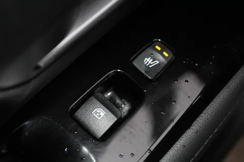 DC73OXJ Hyundai Tucson 1.6 TGDi Hybrid 230 Ultimate 5dr 2WD Auto Thumbnail #11