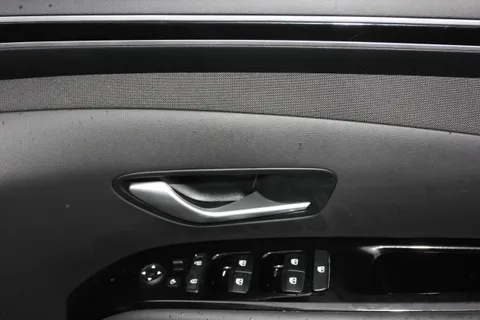 DC73OXJ Hyundai Tucson 1.6 TGDi Hybrid 230 Ultimate 5dr 2WD Auto Thumbnail #16