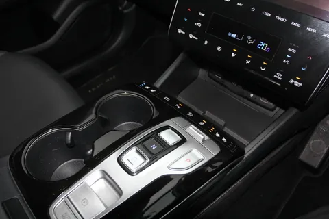 DC73OXJ Hyundai Tucson 1.6 TGDi Hybrid 230 Ultimate 5dr 2WD Auto Thumbnail #27