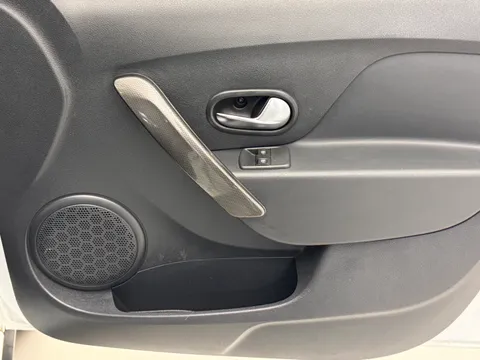 DL70OTM Dacia Sandero Stepway 0.9 TCe Comfort 5dr Thumbnail #18