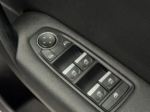 WD72BKA Renault Captur 1.0 TCE 90 Techno 5dr Thumbnail #17