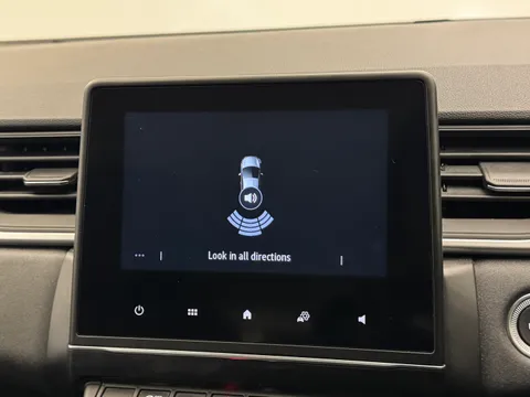 PO22VTJ Renault Captur 1.0 TCE 90 Iconic 5dr Thumbnail #24