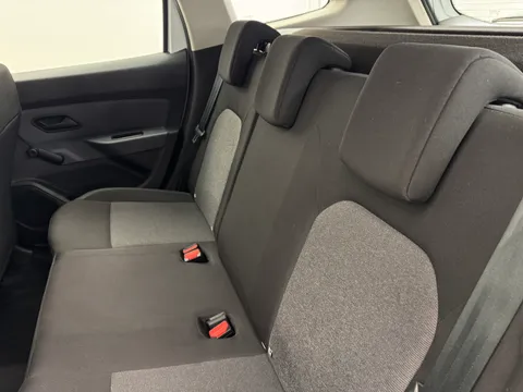 DY72CSZ Dacia Duster 1.0 TCe 90 Essential 5dr Thumbnail #10