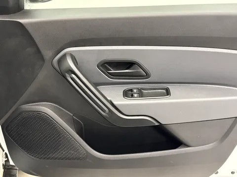 DY72CSZ Dacia Duster 1.0 TCe 90 Essential 5dr Thumbnail #17