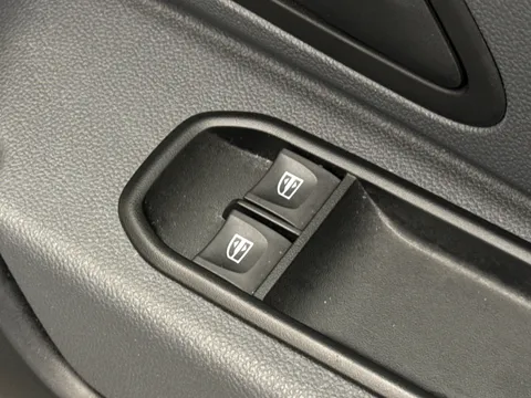 DY72CSZ Dacia Duster 1.0 TCe 90 Essential 5dr Thumbnail #18