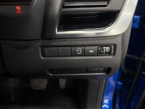 OE72SZD Nissan Qashqai 1.3 DiG-T MH 158 N-Connecta 5dr Thumbnail #23