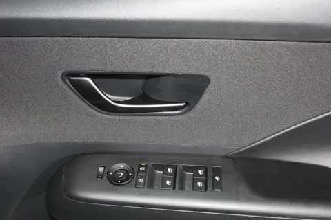 MV75XBH Hyundai Kona 1.6 Hybrid 129 N Line 5dr DCT Thumbnail #17