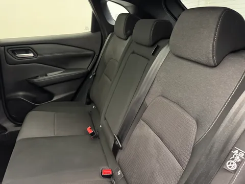 YB22MDX Nissan Qashqai 1.3 DiG-T MH N-Connecta [Glass Roof] 5dr Thumbnail #16