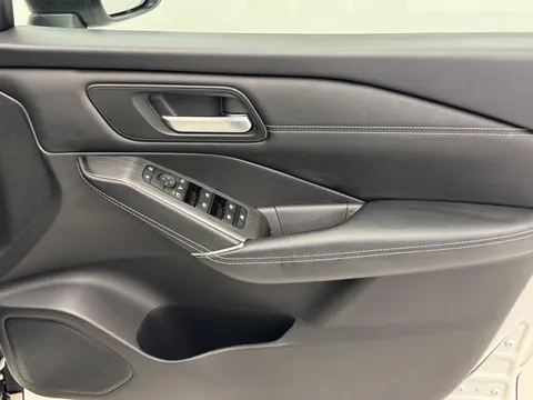 YB22MDX Nissan Qashqai 1.3 DiG-T MH N-Connecta [Glass Roof] 5dr Thumbnail #18