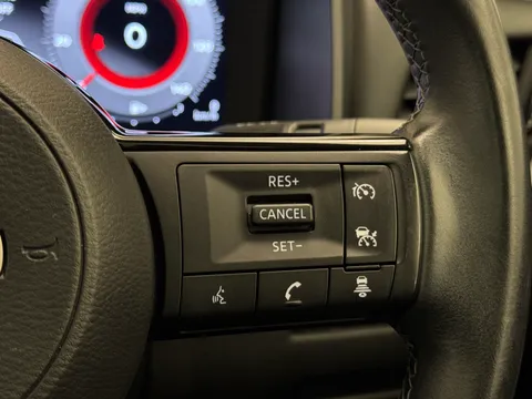 YB22MDX Nissan Qashqai 1.3 DiG-T MH N-Connecta [Glass Roof] 5dr Thumbnail #22