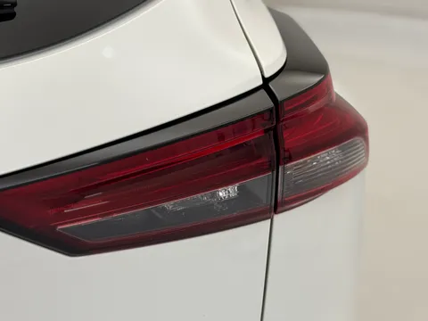 YB22MDX Nissan Qashqai 1.3 DiG-T MH N-Connecta [Glass Roof] 5dr Thumbnail #32